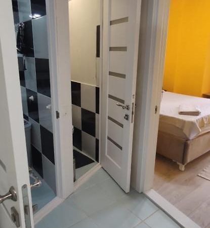 צ'יסינאו One Room With A Shared Bathroom מראה חיצוני תמונה