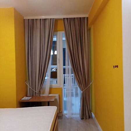 צ'יסינאו One Room With A Shared Bathroom מראה חיצוני תמונה