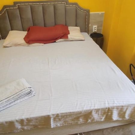 צ'יסינאו One Room With A Shared Bathroom מראה חיצוני תמונה