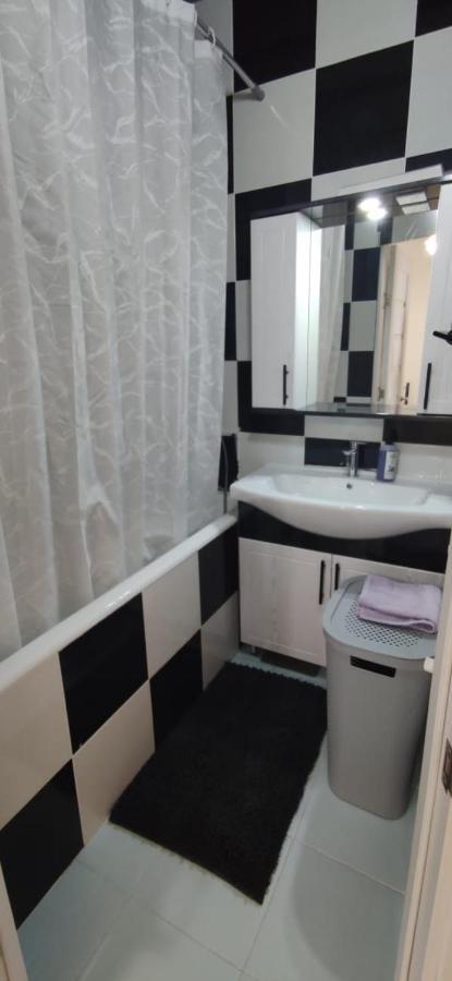 צ'יסינאו One Room With A Shared Bathroom מראה חיצוני תמונה