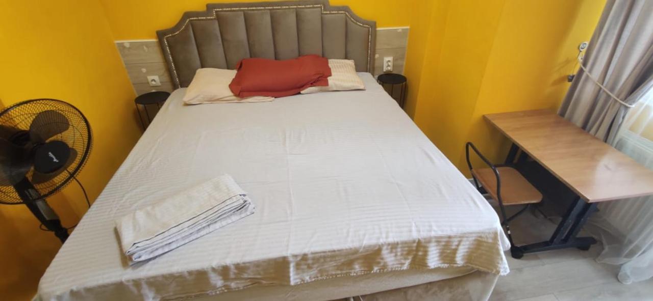 צ'יסינאו One Room With A Shared Bathroom מראה חיצוני תמונה